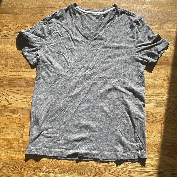 Banana Republic Other - Men’s Banana Republic grey t-shirt Sz Small